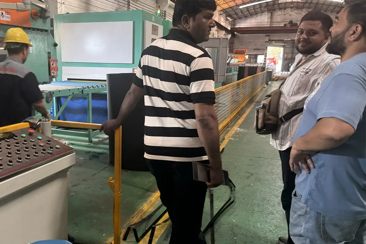Delegación de clientes de India en la fábrica de GLORY MACHINERY